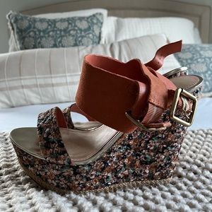 Betsy Johnson Wedges/ EUC / size 7.5